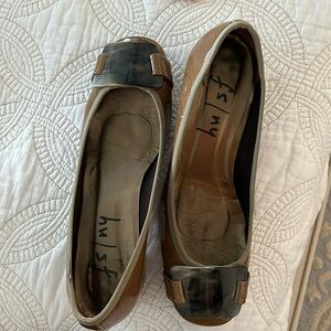 French Sole (fs/ny) 7.5 olive green 1” block heel w “tort shell” buckle & heel